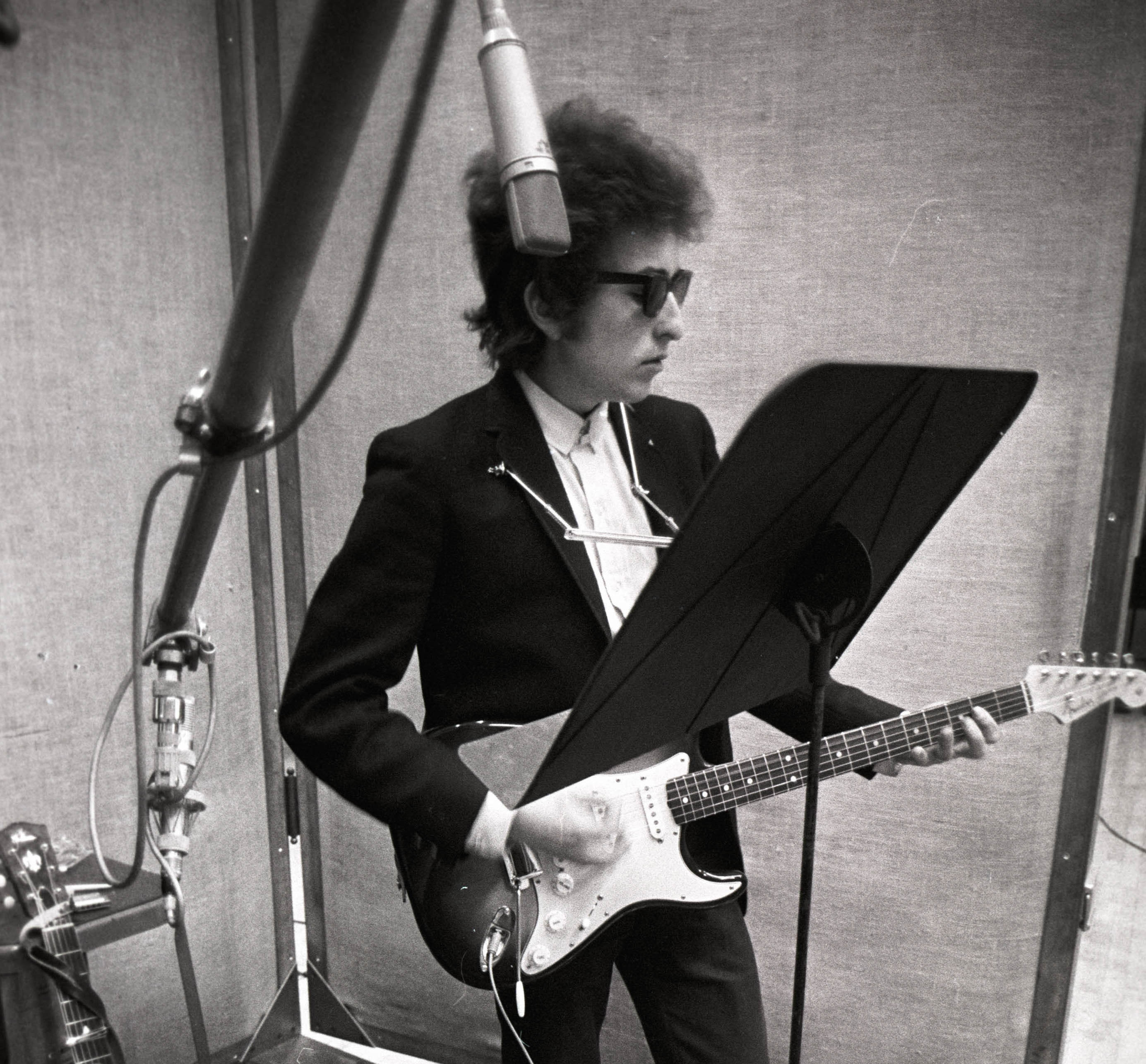 Audio: Listen to Bob Dylan's Rare 'Sitting on a Barbed Wire Fence